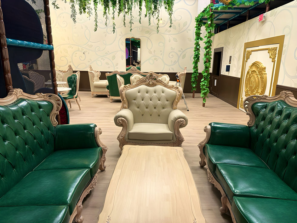 Kidcadia dining space featuring cozy booths and vibrant decor.